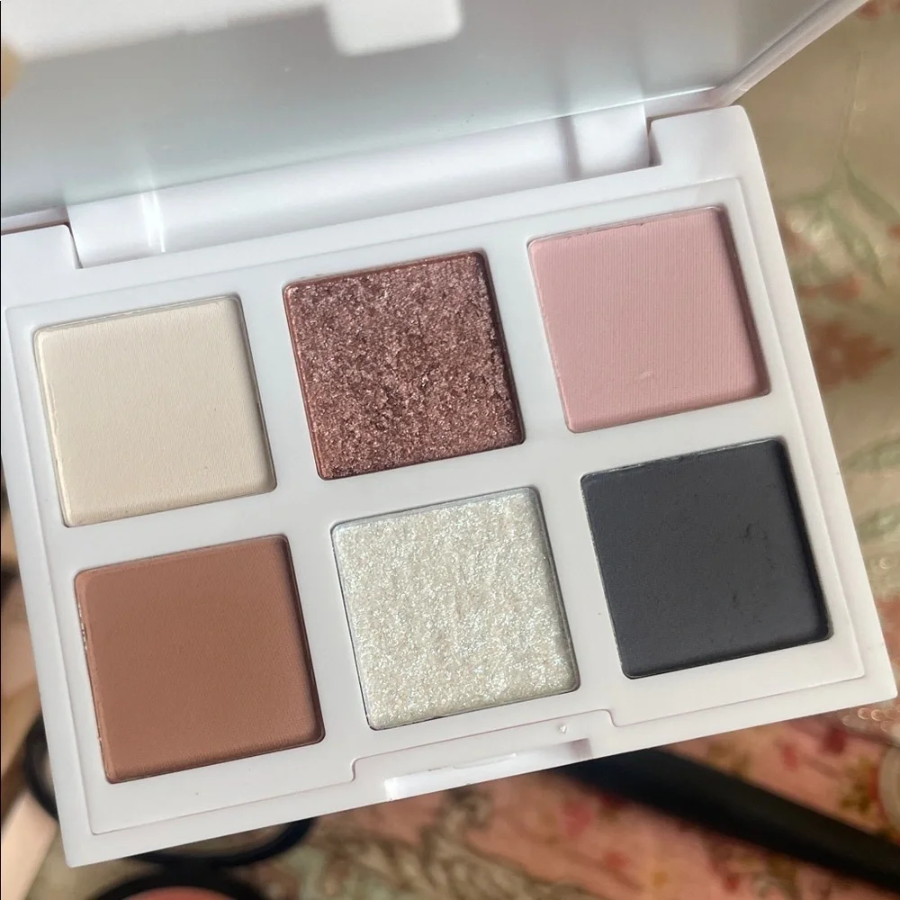 Luxury/Clean Beauty Makeup Bundle + Floral Drawstring Bag|NEW